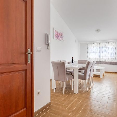 Apartmani Pocrnic Pakoštane Extérieur photo