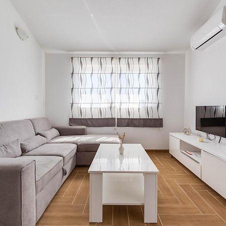 Apartmani Pocrnic Pakoštane Extérieur photo