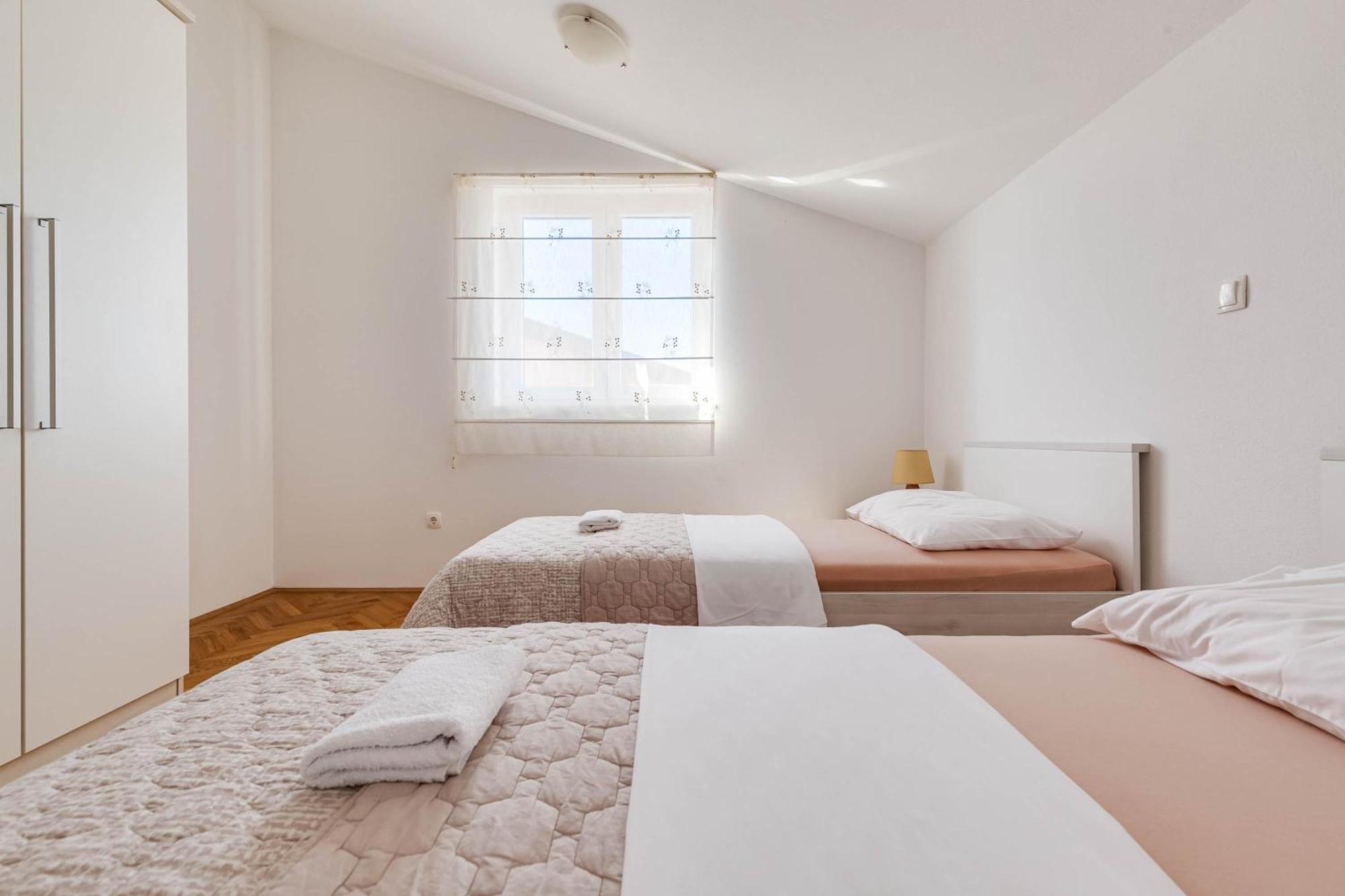 Apartmani Pocrnic Pakoštane Extérieur photo