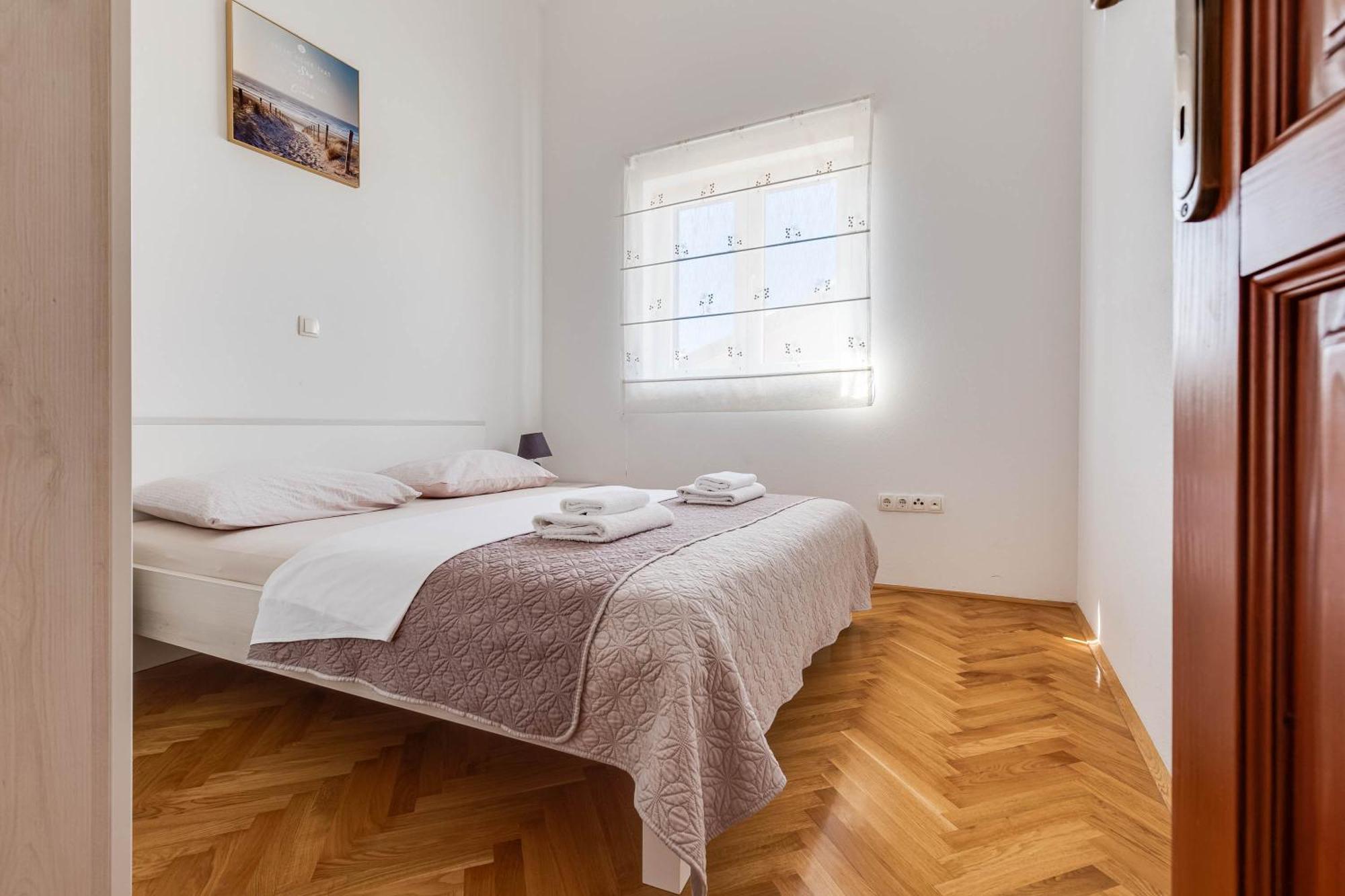 Apartmani Pocrnic Pakoštane Extérieur photo